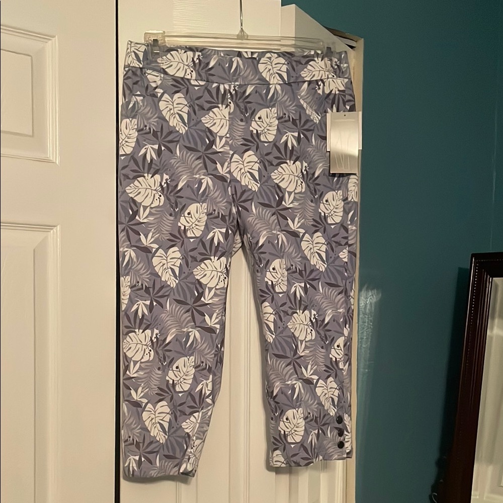 Floral Print Capri Pants